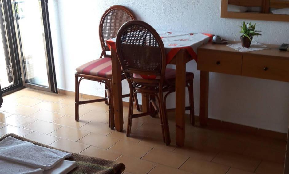 Artemis Rooms Frangocastelo ภายนอก รูปภาพ